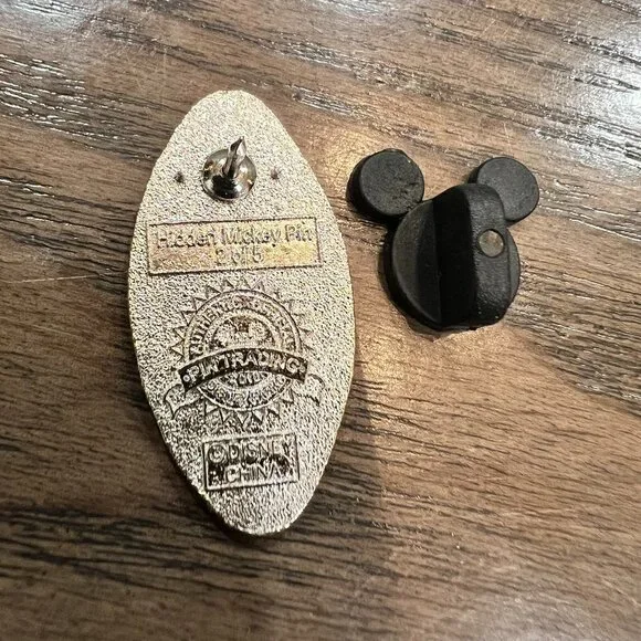 💚 (4/$32) - RARE DISNEY 2010 Hidden Mickey Resorts Collection Pin: Caribbean - Picture 2 of 5